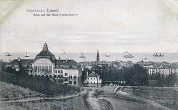 Gimnazjum Realne widoczne z drogi na Wzgórze Olimpijskie, widoczna obecna ul. Abrahama oraz w tle ogród przy Dworze III, zdjęcie z ok. 1909 r. źródło: KC
