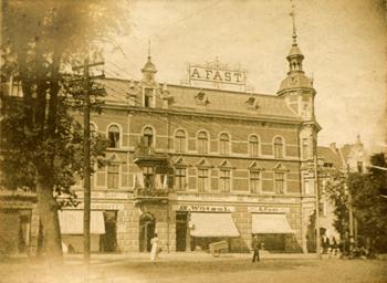 Dom Towarowy Fastów na fotografii z ok 1900 r. źródło: DS