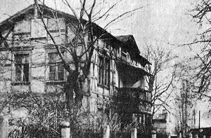 Odbudowany Hotel Victoria, zdjęcie druga połowa XX przed rozbiórką w 1971 r.  źródło: F. Mamuszka