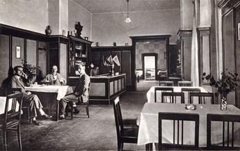 Wnętrze restauracji Dom Mieszczański, zdjęcie z ok. 1939 r.  źródło: KC