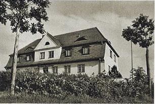 Budynek schroniska młodzieżowego wybudowany na miejscu restauracji na Wzgórzu Stiewego, zdjęcie z ok. 1920 r. źródło: 