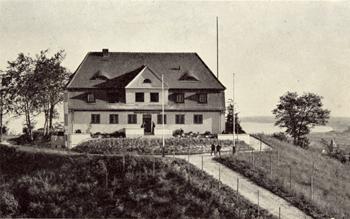 Schronisko wzniesione w miejscu Restauracji na Wzgórzu Stiewego, zdjęcie z 1939 r. źródło: DS