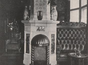 Kominek w pokoju dziennym w willi Johannesa Icka, zdjęcie z 1913 r. źródło: UW, Ostd. Bau-Zeitung