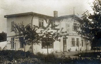 Wytwórnia papierosów Ipsiana mieszcząca się w na tyłach Willi Martha, zdjęcie z ok. 1910 r. źródło: KC