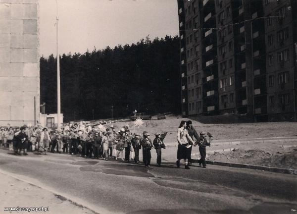 Pochód Pierwszomajowy Uczniów SP9 na ul. Kolberga