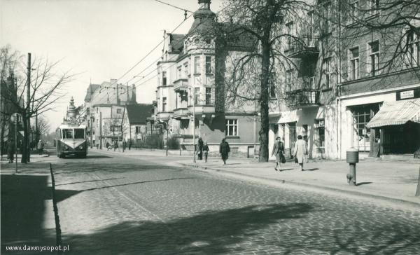 al. Niepodległości 771 - 1951